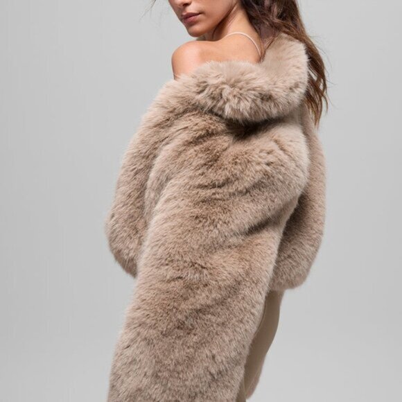 Alo Yoga Opulent Faux Fur Cropped Jacket  Oat - Picture 5 of 6